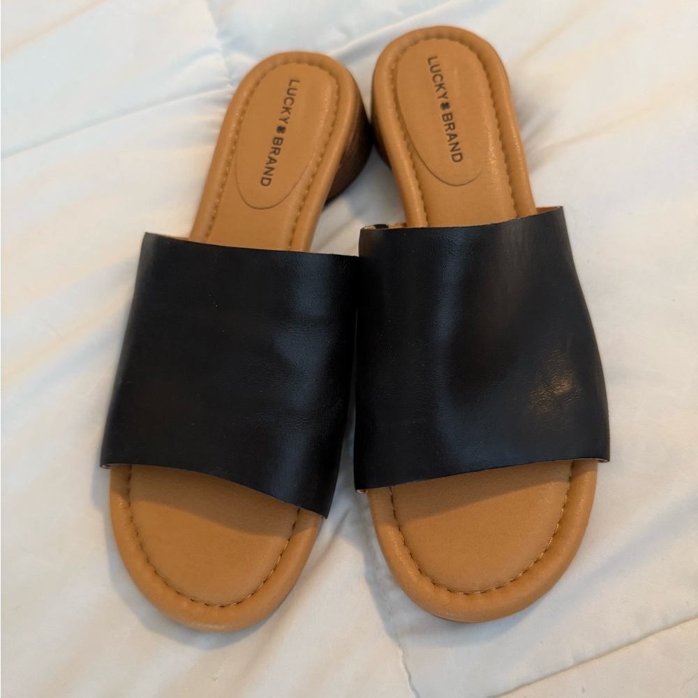 Lucky Brand Women's Black and Tan Sandals